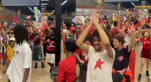Eleitores de Lula comemoram vitória na Estação Cinelândia, no Rio