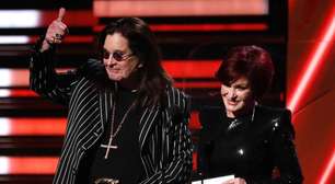 Sharon Osbourne diz que visita túmulo de Ozzy diariamente