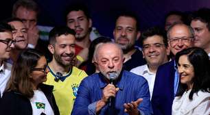 'Quem não deve, não teme', diz Lula sobre fuga de Flávio aos EUA
