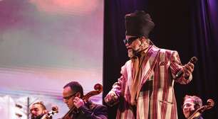 Carlinhos Brown leva show de disco com a Orquestra Ouro Preto à Praça Mauá, no Rio de Janeiro