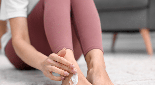 5 cuidados para hidratar a pele de pessoas com diabetes e prevenir rachaduras