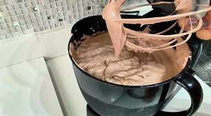 Mousse de chocolate extremamente cremoso, aquela sobremesa geladinha que será um sucesso em sua casa