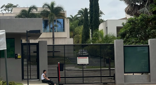Condomínio de Flávio Bolsonaro vira alvo das atenções com a possibilidade de fuga; comboio teria deixado casa do senador