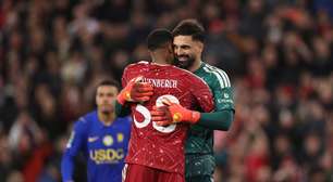 Liverpool supera o Chelsea nos pênaltis e está nas quartas de final da Copa da Liga Inglesa