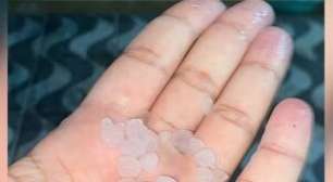 Chuva de granizo surpreende moradores e provoca danos em telhados em Petrolina