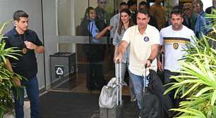 Avião com Flávio Bolsonaro faz escala no Equador antes de seguir aos EUA