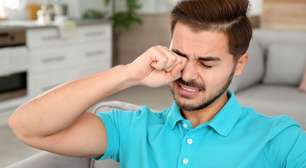 Coceira nos olhos? Entenda os riscos graves de esfregar a visão e como aliviar