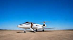 Como é o avião que levou Flávio Bolsonaro e a família para os EUA; veja
