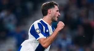 Porto marca em pênalti polêmico, vence Viseu e avança na Taça da Liga