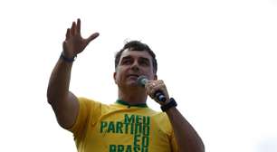 PF cumpre mandados em endereços ligados a Flávio Bolsonaro