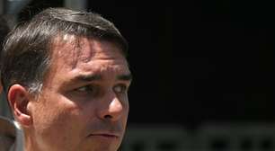 Flávio Bolsonaro desembarca em Miami após fugir do Brasil