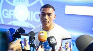 Carlos Vinícius, do Grêmio, cita o Vasco ao falar sobre o seu futuro