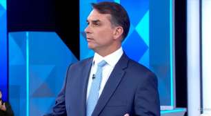 Fora do Brasil: entenda se Flávio Bolsonaro perderá o salário de 46 mil reais