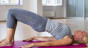 Os treinadores concordam sobre o melhor exercício aos 60 anos: 'A ponte de glúteos é o exercício que todos deveríamos fazer para viver mais tempo'