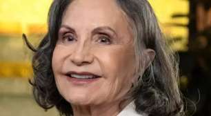 Aos 94 anos, Rosamaria Murtinho impressiona ao chegar com look vermelho na Globo; veja