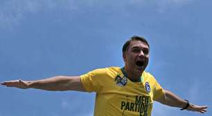 Flávio Bolsonaro não estava apto a entrar na Argentina segundo reforma migratória