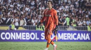 Léo Jardim passa mal antes de Vasco x Flamengo e preocupa torcida