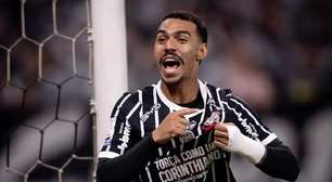 Jogadores do Corinthians precisaram consolar Matheuzinho após derrota para o Vasco