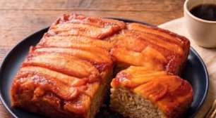 Bolo de banana invertido: a massa leva algo inesperado