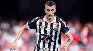 João Schmidt toma amarelo e desfalca o Santos contra o Bragantino