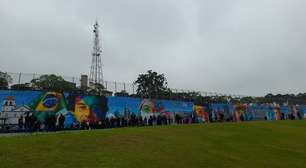 Eduardo Kobra inaugura mural em Interlagos com homenagem a Ayrton Senna