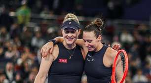 Stefani e Dabrowski ganham 14ª seguida e avançam à semi em Tóquio após super tie-break