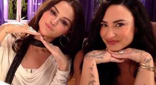 Selena Gomez e Demi Lovato celebram amizade em campanha da Rare Beauty