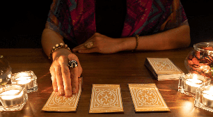 Tarot do dia 30/10: quais signos terão oportunidades e quais precisarão de cautela?