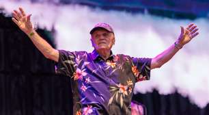 Os Beach Boys cancelam outro show. Um grupo derivado de John Stamos ocupará o lugar deles