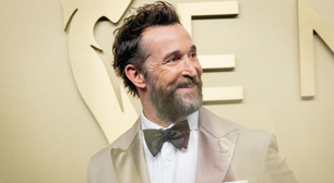 "Vai se f*":** Noah Wyle revela o dia em que levou um fora inesquecível de Eddie Murphy quando era criança