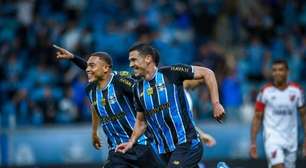 Grêmio vence Athletico e recoloca o Internacional no Z4 do Brasileirão