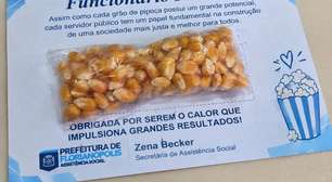 Servidores de Florianópolis recebem cartão com milho de pipoca cru como homenagem