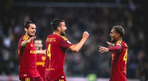 Roma goleia Udinese fora de casa e segue na cola dos líderes