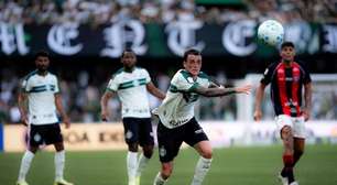 Coritiba supera o Vitória em casa e encerra jejum no Brasileirão