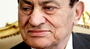 Governo egípcio ordena prisão de Mubarak e ele sobre infarte