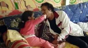 Vídeo mostra intimidade de Kadafi com a família