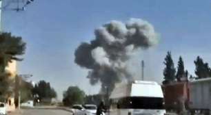 Aviões sírios atingem cidade rebelde perto da Turquia; veja