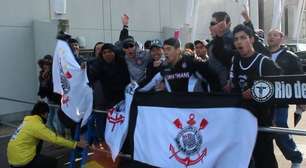 Torcedores acompanham primeiro treino do Corinthians; veja