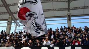 Torcida dá show em treino do Corinthians no Japão