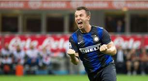 Zaga falha e Cassano abre o placar para a Inter