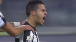 Sebastian Giovinco cobra falta com perfeição e empata