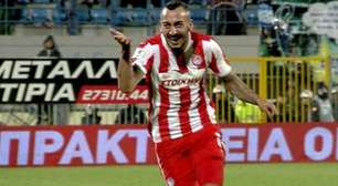 Líder Olympiacos derrota Asteras com gol no último minuto