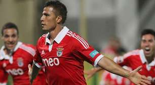 Benfica vence clássico com golaço de voleio de ex-santista