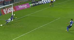 Porto marca, de pênalti, o terceiro gol no 1º tempo