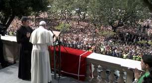 Papa faz oração do Angelus no balcão do Palácio São Joaquim