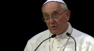No Theatro Municipal, Papa cita protestos e solicita mais diálogo