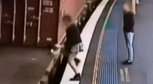 Trem passa sobre mulher após briga em estação