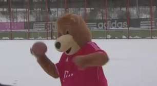 Mascote do Bayern de Munique entra na onda do Super Bowl