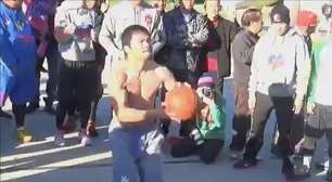 Manny Pacquiao joga basquete antes da "luta do século"