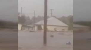 Tempestade arrasta até casas na Austrália